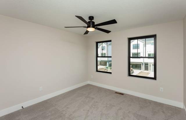 Southwest Prairie Trail Townhomes - 3 Bed Interior Unit Gallery 3