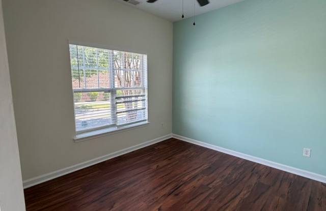 2BR Townhome w/ Deeded Parking, In-Unit W/D, Patio in Optimist Park Gallery 4