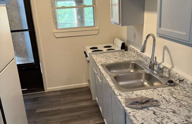 15107 Lucknow Avenue photos photos