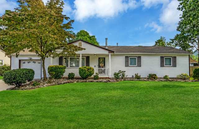 3BR Ranch with In-Ground Pool & Garage in Toms River photos photos