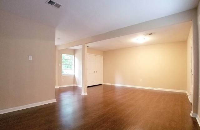 4114 Clover St. Gallery 3