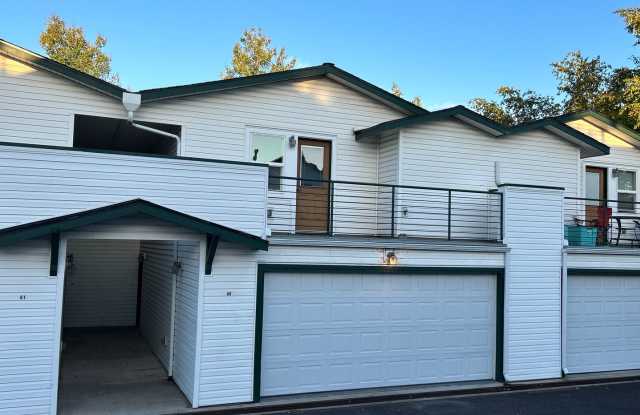 3 Bedroom / 2.5 Bath Townhouse in NW Redmond - 438 Northwest 19th Street, Redmond, OR 97756 3 Bedroom / 2.5 Bath Townhouse in NW Redmond - 438 Northwest 19th Street, Redmond, OR 97756