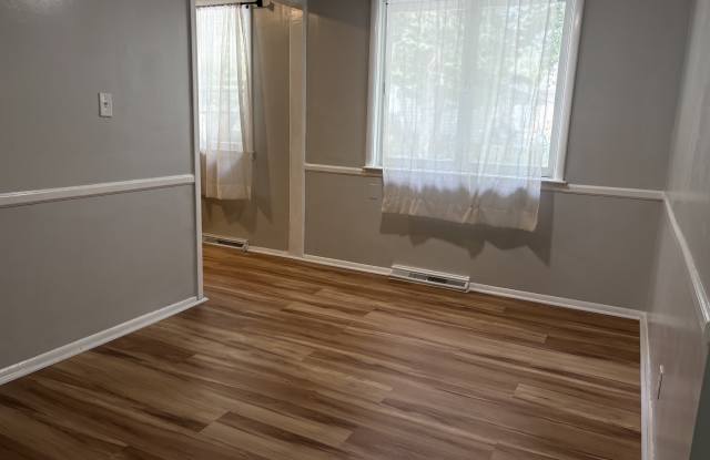 1524 Waldman Avenue Gallery 3
