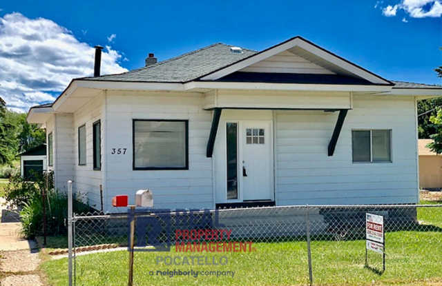 Beautiful Large 2 Bedroom 2 Bathroom Home For Rent "Large 2 Car Shop" photos photos