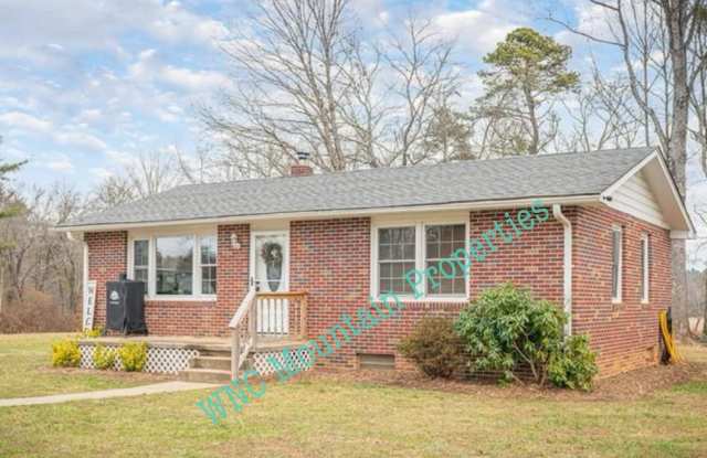 247 Pleasant Meadow Lane - 247 Pleasant Meadow Lane, Dana, NC 28792