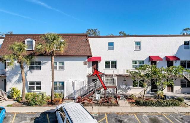 9201 TUDOR DRIVE - 9201 Tudor Drive, Town 'n' Country, FL 33615