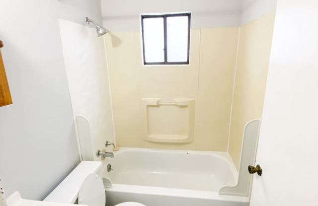 Cheery 1 Bedroom 1 Bath Apartment!! Gallery 3