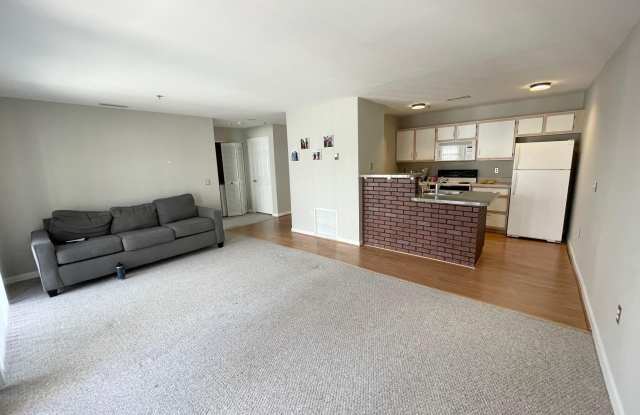2702 E LIGHTHOUSE PT E Gallery 1