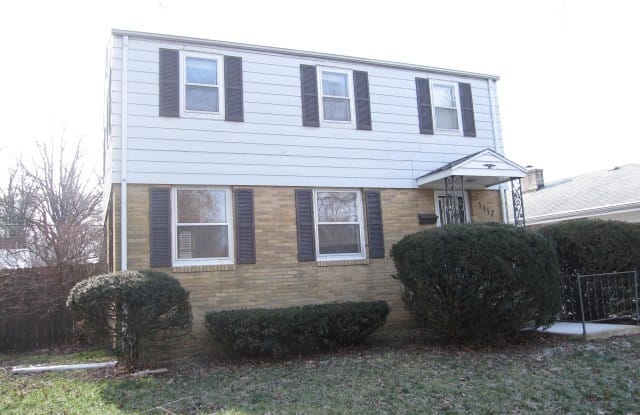 1117 West Springfield Avenue - 1117 West Springfield Avenue, Champaign, IL 61821