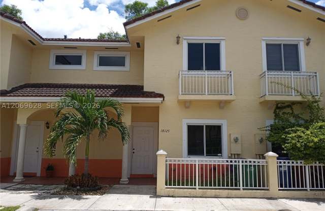 18125 NW 74th Ct Gallery 2