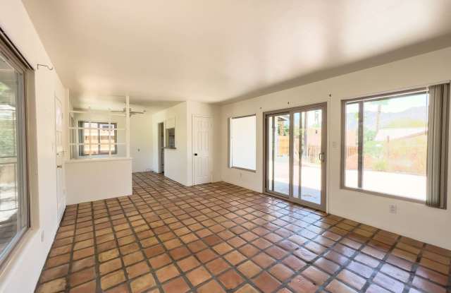 La Quinta Gem – 2 Bedroom Home with 1-Car Garage Gallery 3