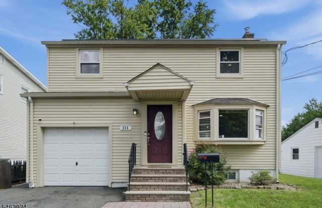 635 Robinson Ter Gallery 1