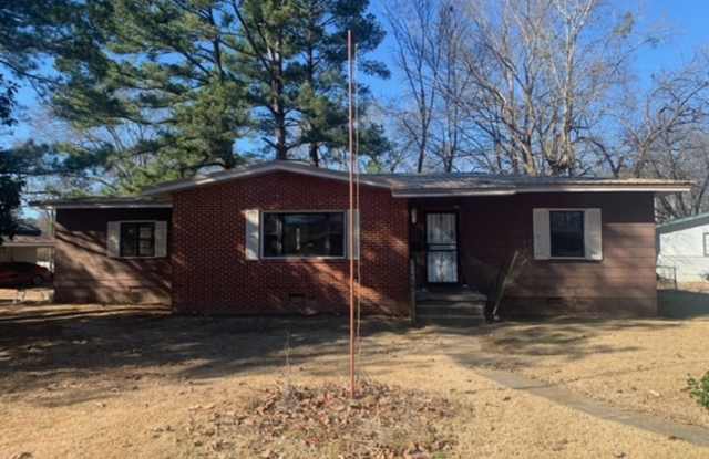 Renovated 3 Bedroom 2 Bath Home for Rent! - 267 Meadowbrook Drive, West Point, MS 39773