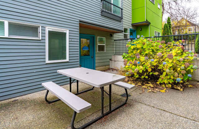 Videré - Courtyard Studios on Cap Hill! Gallery 4