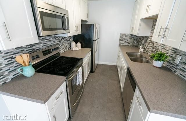 233 N La Peer Dr 309 - 233 North La Peer Drive, Beverly Hills, CA 90211
