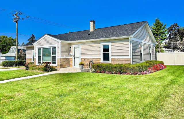 8150 W WINNEMAC Avenue photos photos