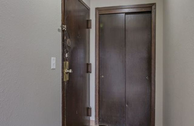 SPACIOUS APARTMENTS LOCATED IN THE HEART OF MILLARD photos photos
