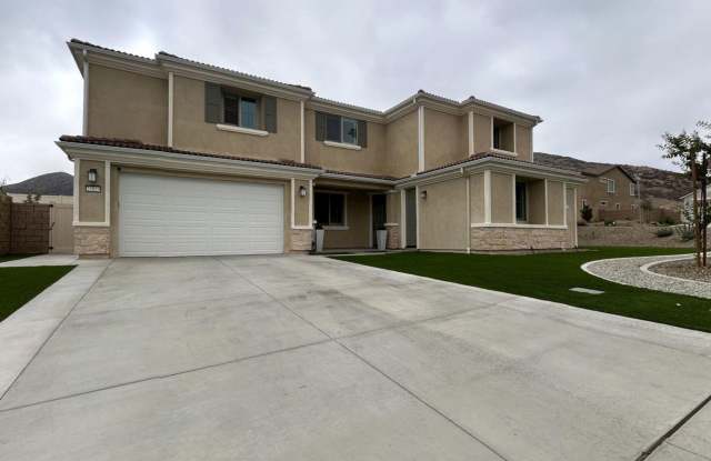 Gorgeous 6 Bedroom 4.5 Bathroom Home Including Attached 1 Bed 1 Bath Casita Available NOW!! photos photos