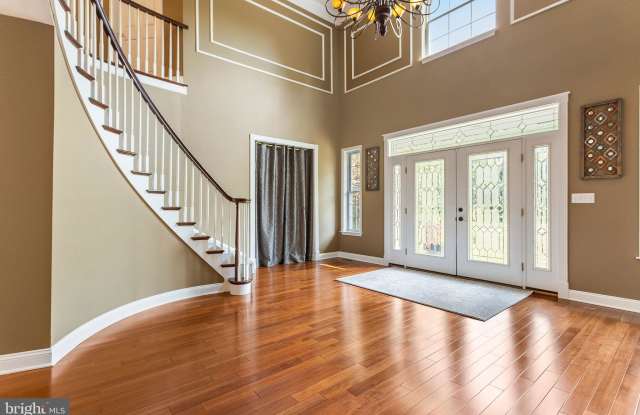 180 CLEARWATER DRIVE Gallery 2