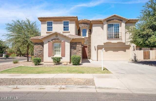 4590 E WATERMAN Street photos photos