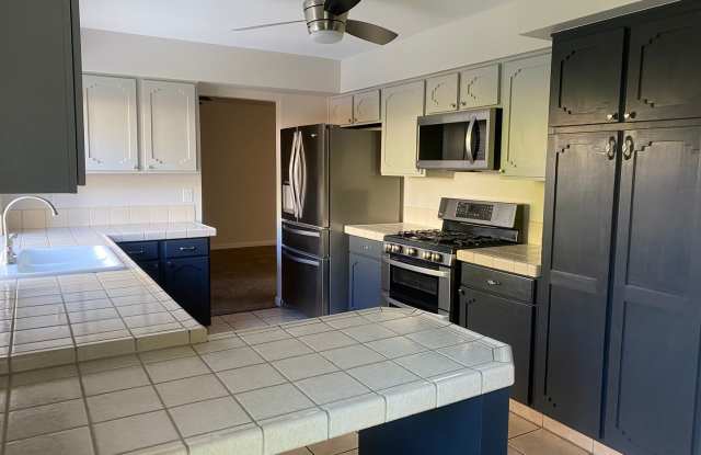Beautiful Large Home in Quiet Sparks Neighborhood Gallery 3