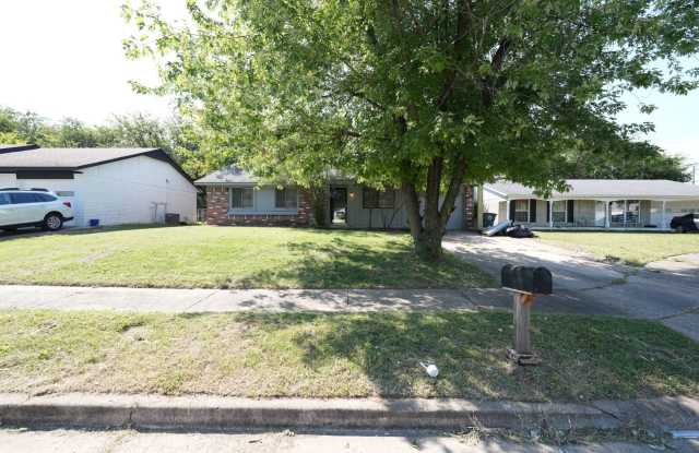 Beautifully Redone 3 Bedroom House! Available for Immediate Move in! photos photos