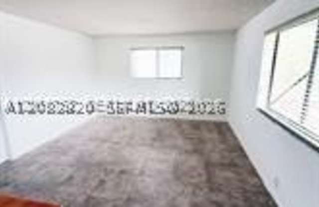 2070 NW 43rd Ter Gallery 3