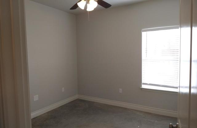 1000 Wooded Hollow Court Gallery 4