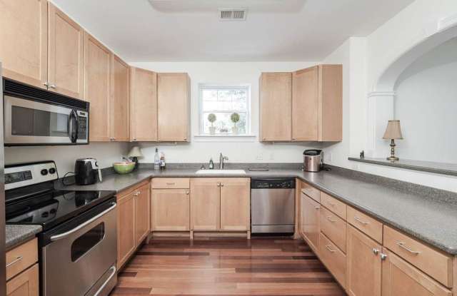 2BR/2BA Bright and spacious top floor condo at Grove Barton Place! photos photos