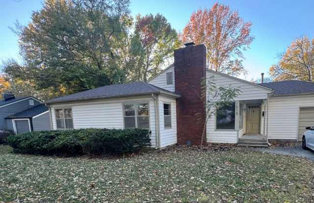 2 bedroom/1 bathroom - 1515 South Kentwood Avenue, Springfield, MO 65804