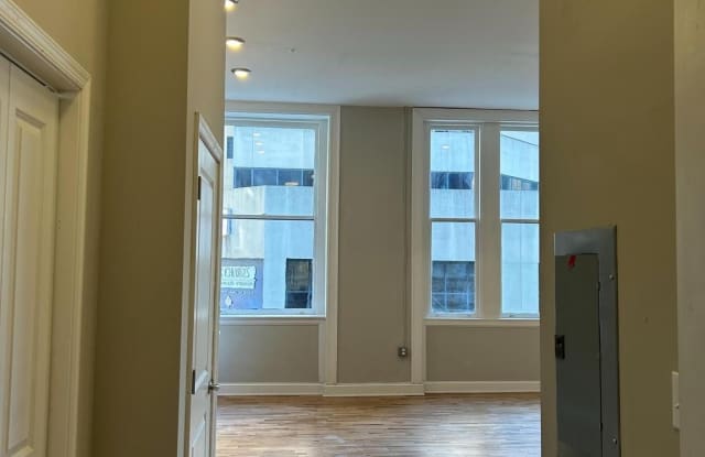 100 W LEXINGTON Street unit: 404 - 100 West Lexington Street, Baltimore, MD 21201