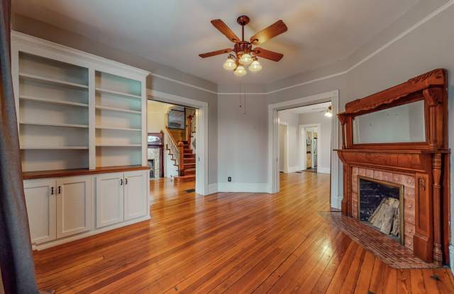 5 Bed/ 2.5 Bath Phenomenal Old Louisville Home Gallery 3