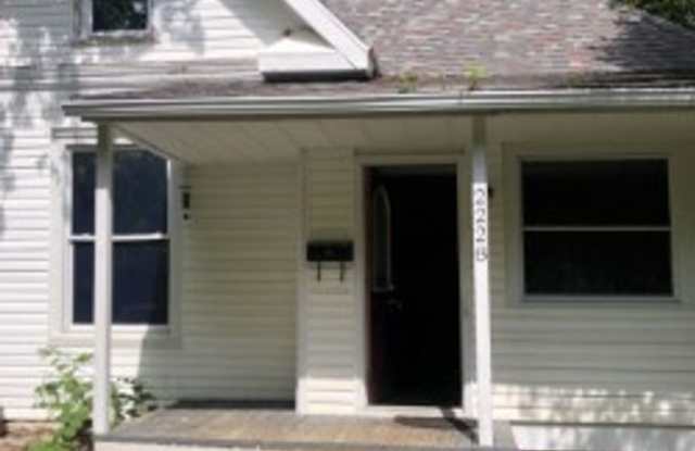 2228 N Conrod photos photos