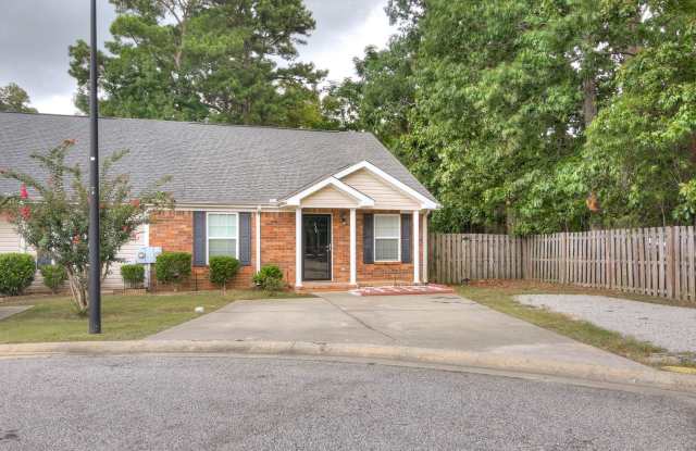 End Unit Townhome w/ Large Sunroom Gallery 3