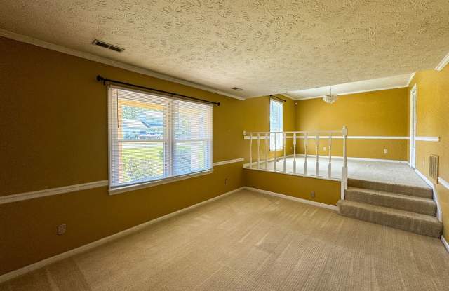 Charming 3 Bed 2.5 Bath Fayetteville Home Gallery 4