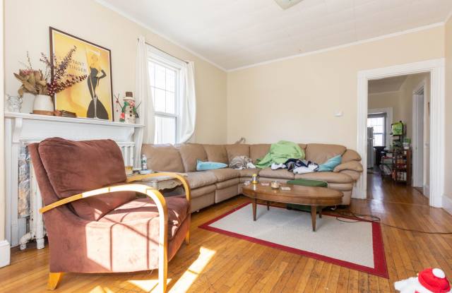 Renovated 5 Bed / 3 Bath in Brighton – 3 Parking Spots – W/D in Unit – 9/1 photos photos