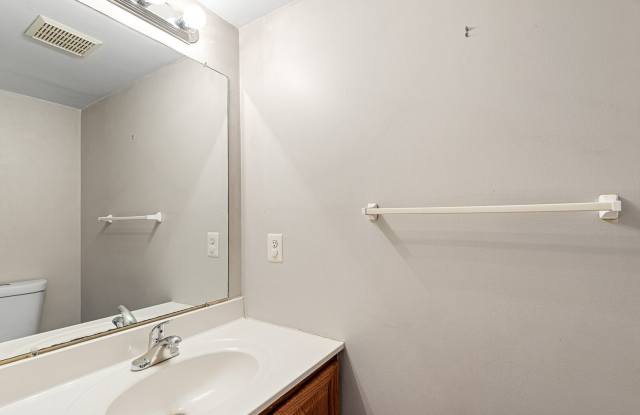 Welcome to 133 Creekside Ct! Gallery 4