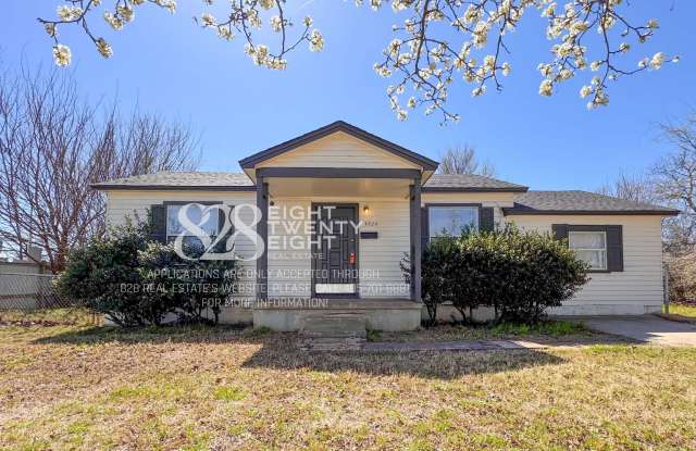 2 Bed/1 Bath Single Family Home Available NOW in Del City! - 4224 Southeast 42nd Street, Del City, OK 73115