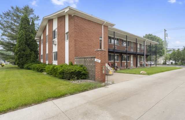 426 Oak St. - 446-3 photos photos