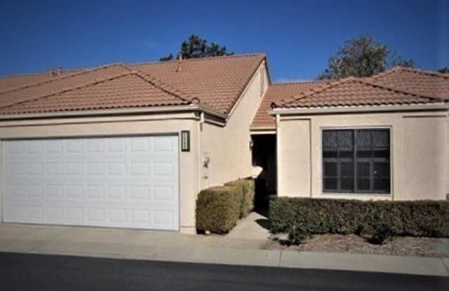 Charming 2 bed 2 bath in west side of Hemet with bonus room! photos photos