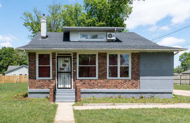 Spacious 3-Bedroom, 2-Bathroom Home with Vinyl Flooring Throughout Gallery 1