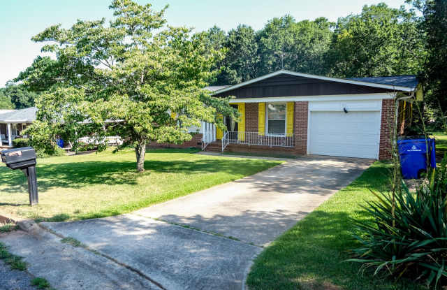 3 Bedroom, 2 Bath house with fenced yard! photos photos 3 Bedroom, 2 Bath house with fenced yard! photos photos