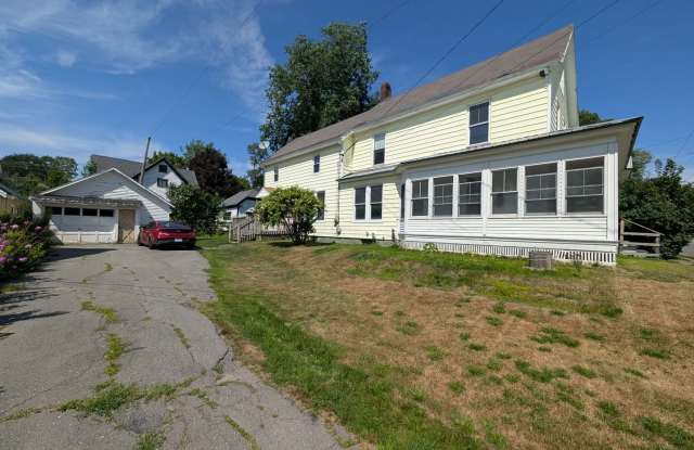 Spacious 5-Bedroom Home in Old Town – $2,600/Month photos photos Spacious 5-Bedroom Home in Old Town – $2,600/Month photos photos