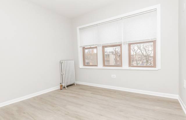 2722 W Rosemont Avenue Gallery 2