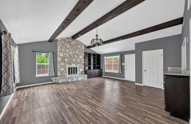 426 REDCLIFF DR Gallery 3