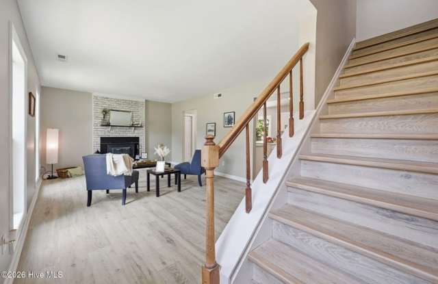 Newly Renovated 4 Bedroom in Brynn Marr! Gallery 3