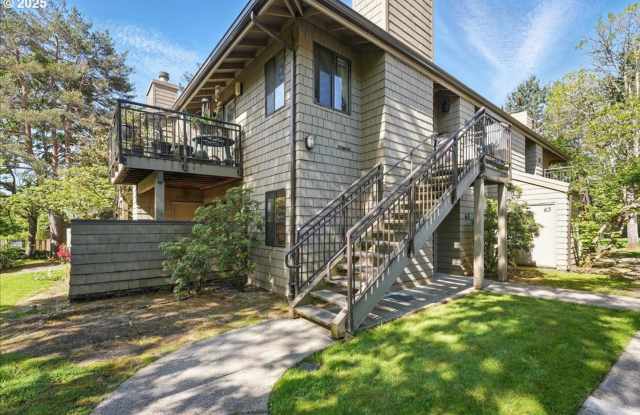1 Bedroom Condo in Lake Oswego Mountain Park Neighborhood photos photos