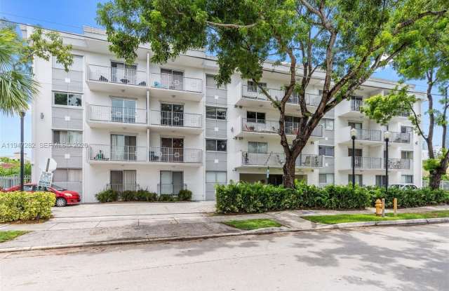 445 SW 11th St photos photos