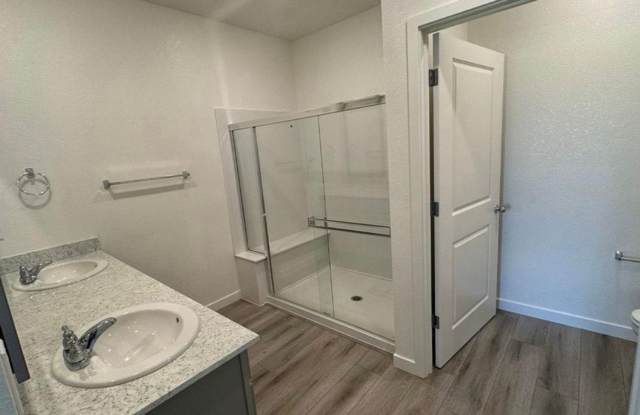 BRAND NEW (Solar) 4/2 w/Massive Backyard Roseville!  *Please read entire ad for viewings!! Gallery 3