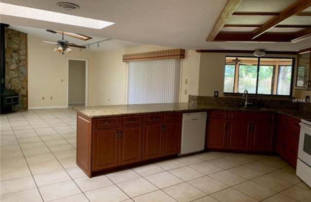 1533 Windmill Pointe Rd Gallery 2